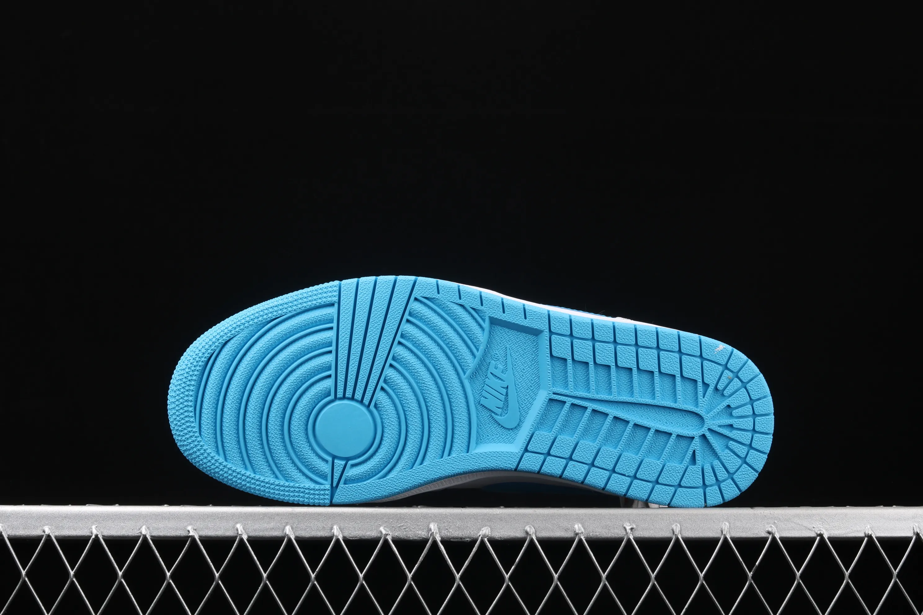 All Categories Air Jordan Jordan Series Basketball Shoes Air Jordan 1 Mid Air Jordan 1 Mid Carolina Blue AJ1 Joe 1 Lake Blue First Layer China Basketball Shoes BQ6472-114